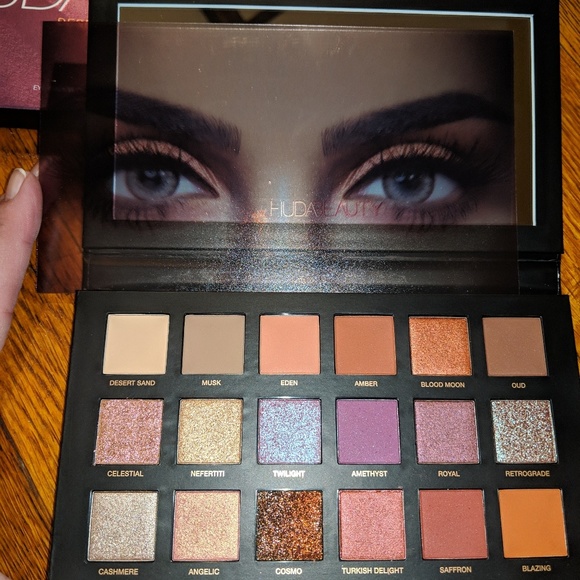 HUDA BEAUTY Other - 🏵️🌷🌼 NIB Huda Desert Dusk